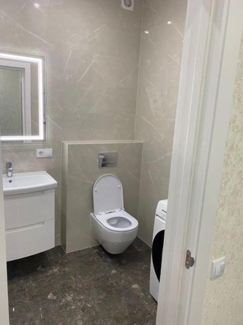 Люкс Апартаменти В Центрі Міста ,Жк Театральний Ривне Екстериор снимка
