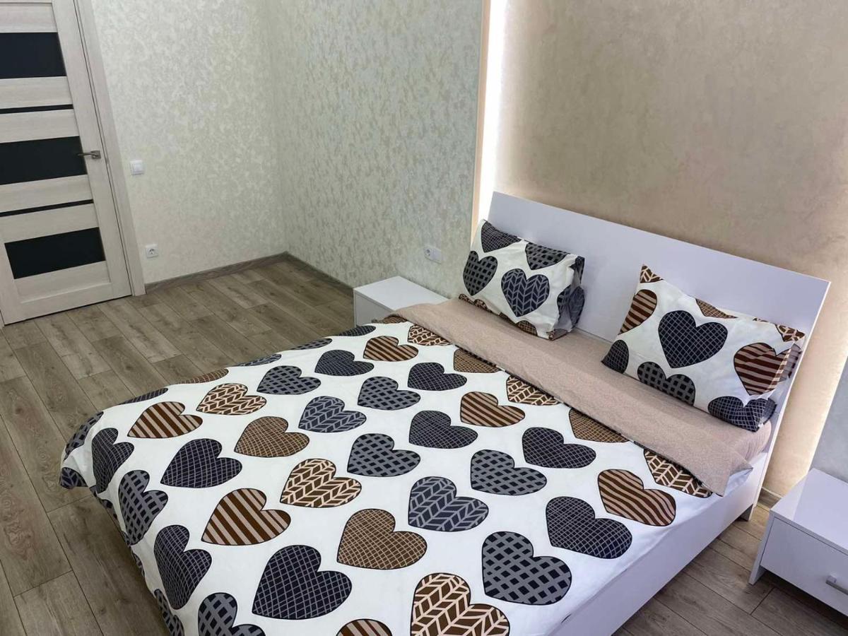 Люкс Апартаменти В Центрі Міста ,Жк Театральний Ривне Екстериор снимка
